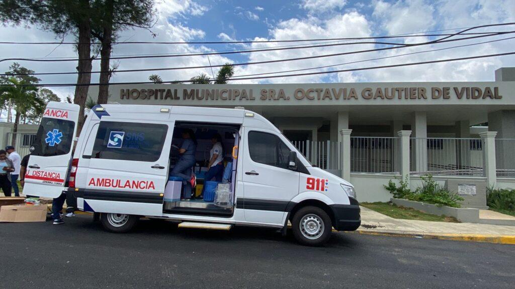 Ambulancia donada hace un mes al Hospital de Jarabacoa no ofrece servicios por falta de chofer