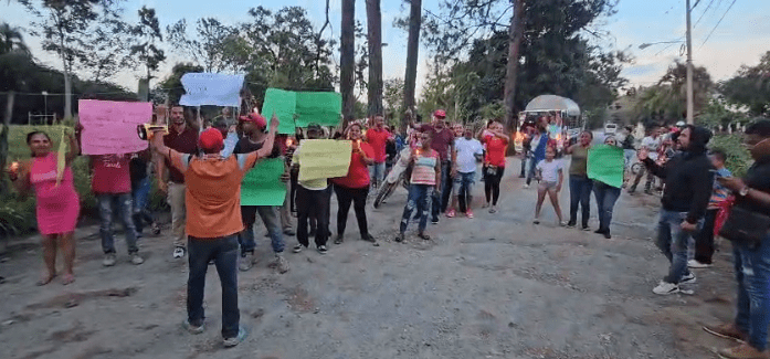 Residentes de Jarabacoa Exigen Reparación Urgente de sus Calles