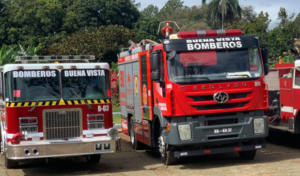 Bomberos Sofocan Incendio Vehicular en Jarabacoa