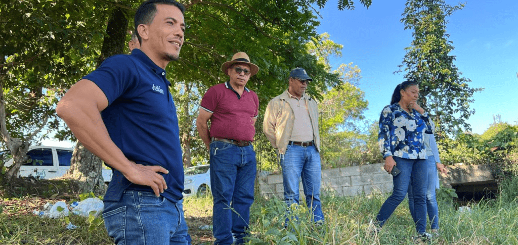 Supervisan reforestación del Yaque del Norte en Jarabacoa