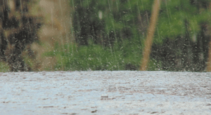 911 rescata a mujer atrapada por lluvias en Jarabacoa