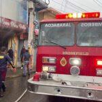 Bomberos de Jarabacoa Sofocan Incendio en Comercio