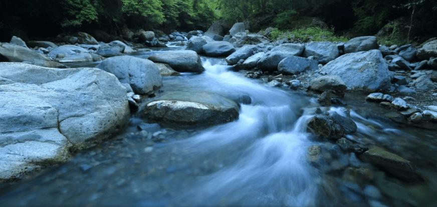 Niña de 2 años pierde la vida tras caer a un río en Jarabacoa